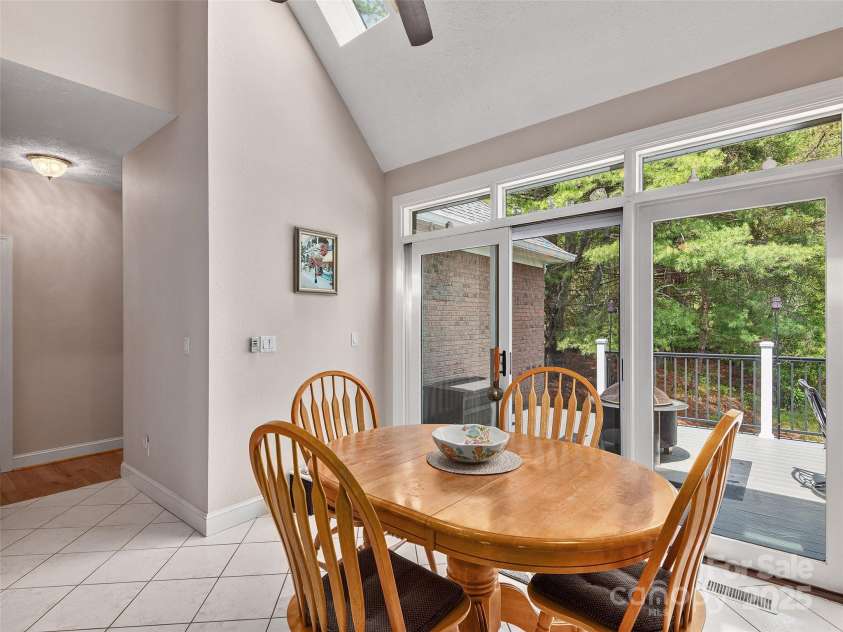 907 Rickel Drive, Hendersonville, NC 28739.  MLS# CAR4246281, YatesRealty ID 15443. 