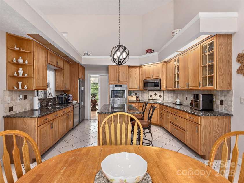 907 Rickel Drive, Hendersonville, NC 28739.  MLS# CAR4246281, YatesRealty ID 15443. 