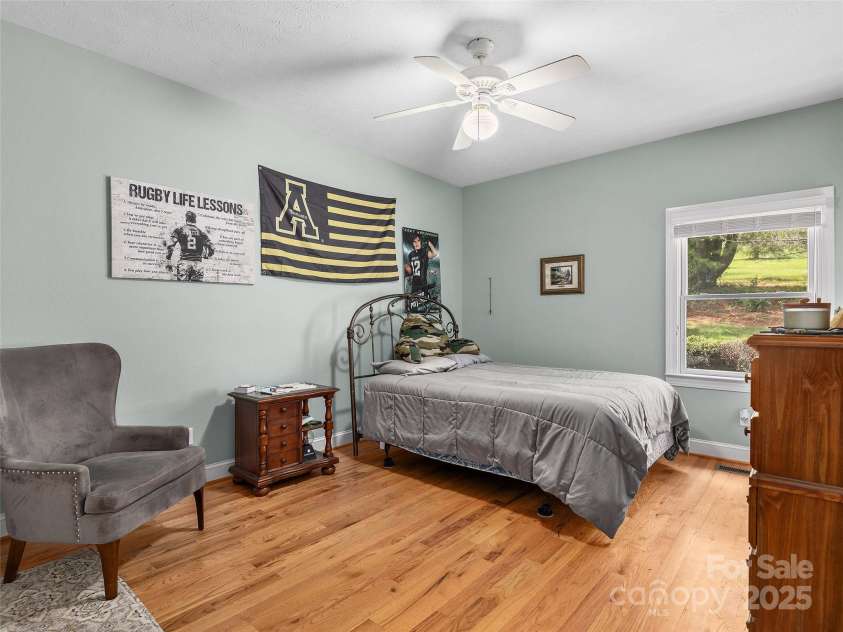 907 Rickel Drive, Hendersonville, NC 28739.  MLS# CAR4246281, YatesRealty ID 15443. 