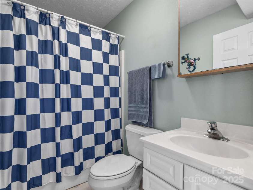 907 Rickel Drive, Hendersonville, NC 28739.  MLS# CAR4246281, YatesRealty ID 15443. 