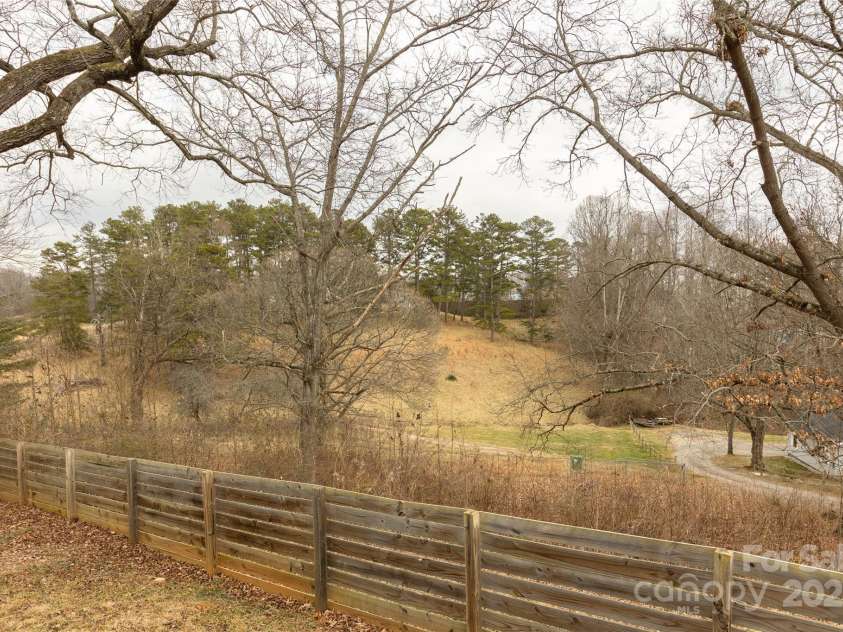 5 Shadowlawn Drive, Asheville, NC 28806.  MLS# CAR4216779, YatesRealty ID 15444. 