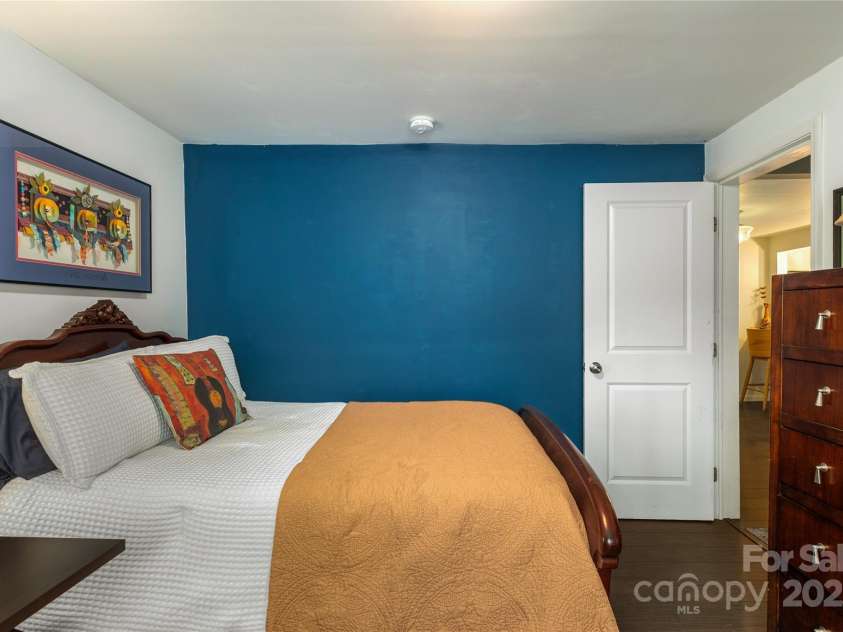5 Shadowlawn Drive, Asheville, NC 28806.  MLS# CAR4216779, YatesRealty ID 15444. 