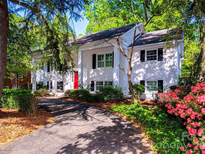 6629 Knightswood Drive, Charlotte, NC 28226.  MLS# CAR4366141, YatesRealty ID 15444. 