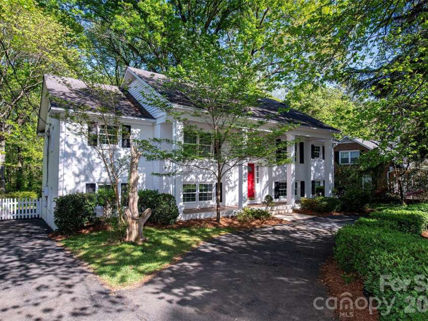 6629 Knightswood Drive, Charlotte, NC 28226.  MLS# CAR4366141, YatesRealty ID 15444. 