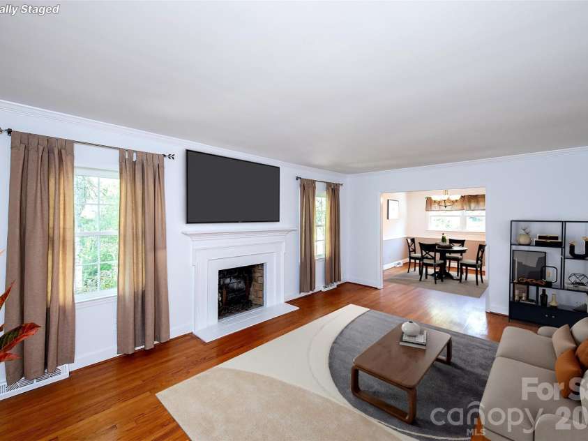 6629 Knightswood Drive, Charlotte, NC 28226.  MLS# CAR4366141, YatesRealty ID 15444. 