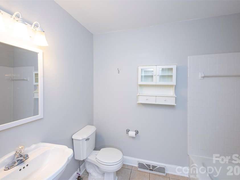 6629 Knightswood Drive, Charlotte, NC 28226.  MLS# CAR4366141, YatesRealty ID 15444. 
