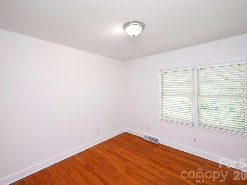 6629 Knightswood Drive, Charlotte, NC 28226.  MLS# CAR4366141, YatesRealty ID 15444. 