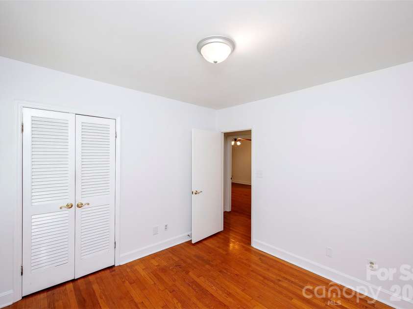 6629 Knightswood Drive, Charlotte, NC 28226.  MLS# CAR4366141, YatesRealty ID 15444. 