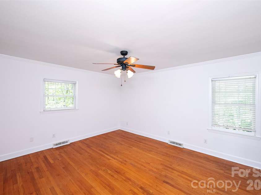 6629 Knightswood Drive, Charlotte, NC 28226.  MLS# CAR4366141, YatesRealty ID 15444. 