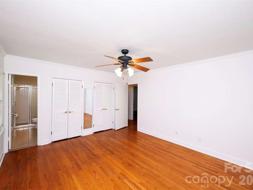 6629 Knightswood Drive, Charlotte, NC 28226.  MLS# CAR4366141, YatesRealty ID 15444. 