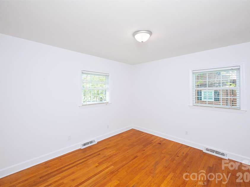 6629 Knightswood Drive, Charlotte, NC 28226.  MLS# CAR4366141, YatesRealty ID 15444. 