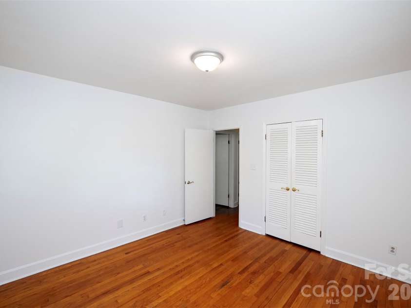 6629 Knightswood Drive, Charlotte, NC 28226.  MLS# CAR4366141, YatesRealty ID 15444. 