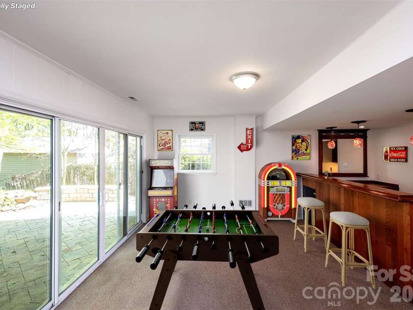 6629 Knightswood Drive, Charlotte, NC 28226.  MLS# CAR4366141, YatesRealty ID 15444. 