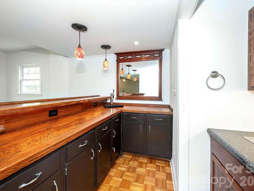 6629 Knightswood Drive, Charlotte, NC 28226.  MLS# CAR4366141, YatesRealty ID 15444. 