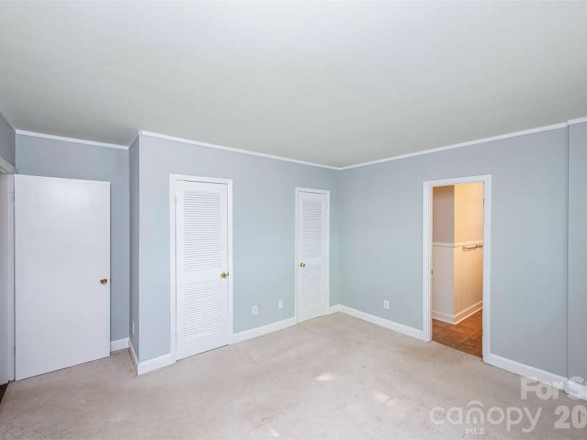 6629 Knightswood Drive, Charlotte, NC 28226.  MLS# CAR4366141, YatesRealty ID 15444. 
