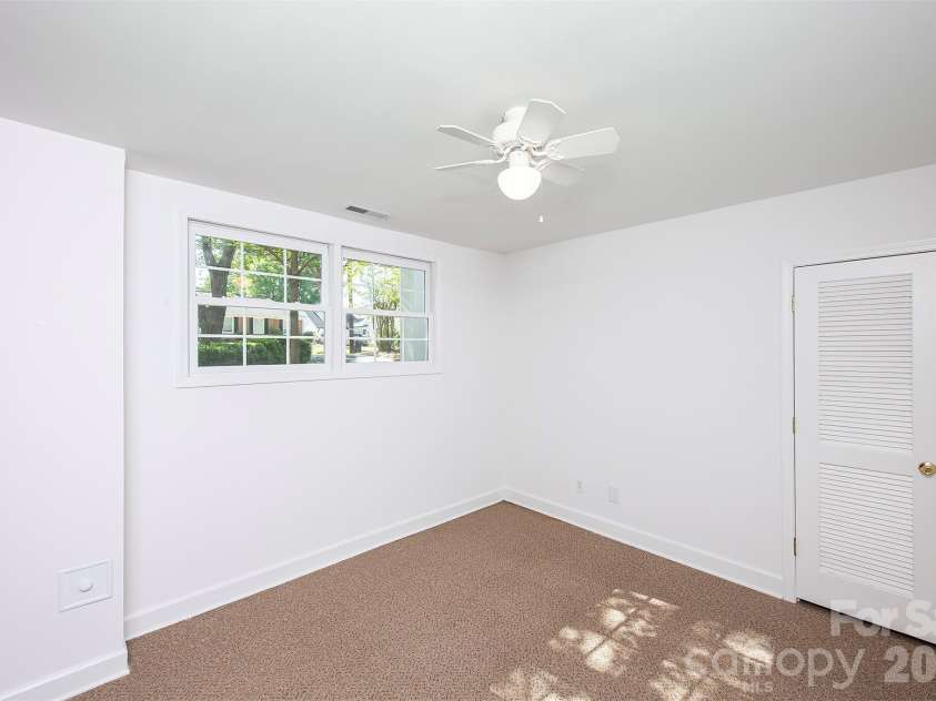 6629 Knightswood Drive, Charlotte, NC 28226.  MLS# CAR4366141, YatesRealty ID 15444. 