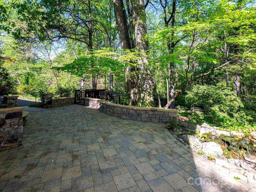 6629 Knightswood Drive, Charlotte, NC 28226.  MLS# CAR4366141, YatesRealty ID 15444. 