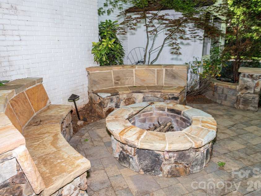 6629 Knightswood Drive, Charlotte, NC 28226.  MLS# CAR4366141, YatesRealty ID 15444. 