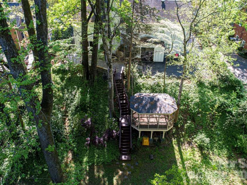 6629 Knightswood Drive, Charlotte, NC 28226.  MLS# CAR4366141, YatesRealty ID 15444. 