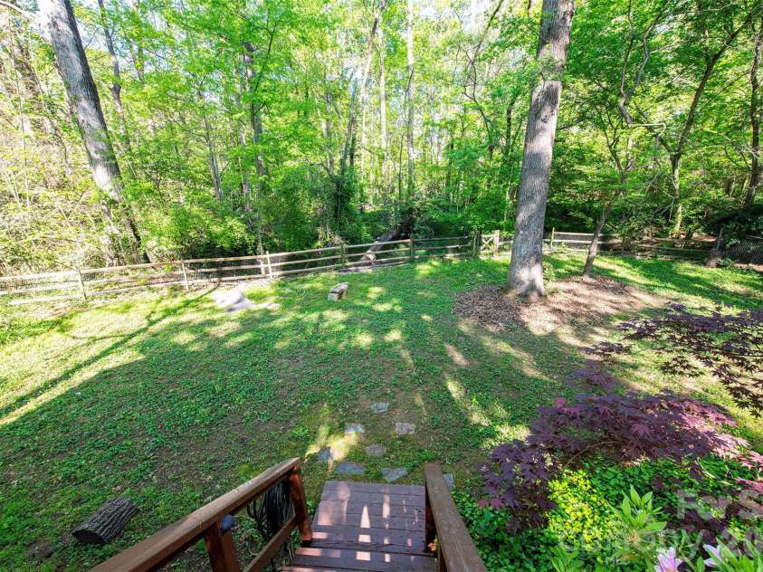 6629 Knightswood Drive, Charlotte, NC 28226.  MLS# CAR4366141, YatesRealty ID 15444. 