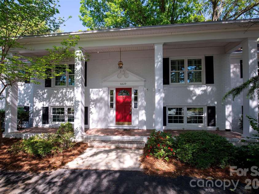 6629 Knightswood Drive, Charlotte, NC 28226.  MLS# CAR4366141, YatesRealty ID 15444. 