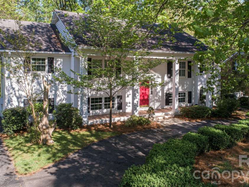 6629 Knightswood Drive, Charlotte, NC 28226.  MLS# CAR4366141, YatesRealty ID 15444. 
