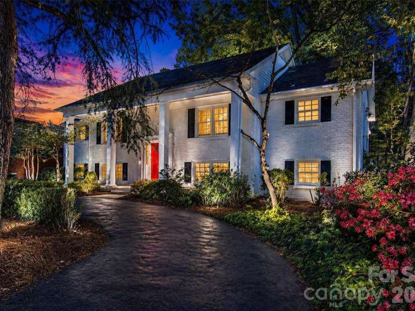 6629 Knightswood Drive, Charlotte, NC 28226.  MLS# CAR4366141, YatesRealty ID 15444. 