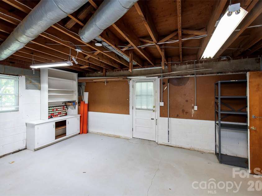 6629 Knightswood Drive, Charlotte, NC 28226.  MLS# CAR4366141, YatesRealty ID 15444. Heated Utility Room Workshop