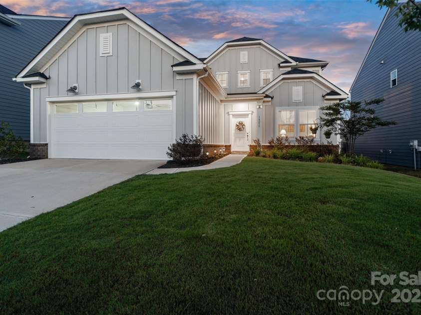 14235 Canemeadow Drive, Charlotte, NC 28278.  MLS# CAR4237317, YatesRealty ID 15445. 