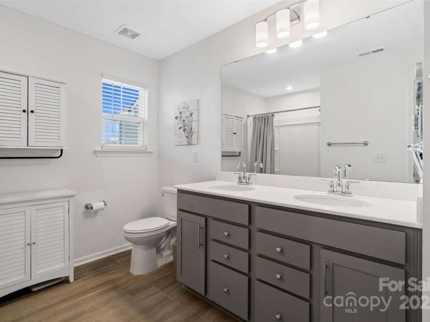 14235 Canemeadow Drive, Charlotte, NC 28278.  MLS# CAR4237317, YatesRealty ID 15445. 