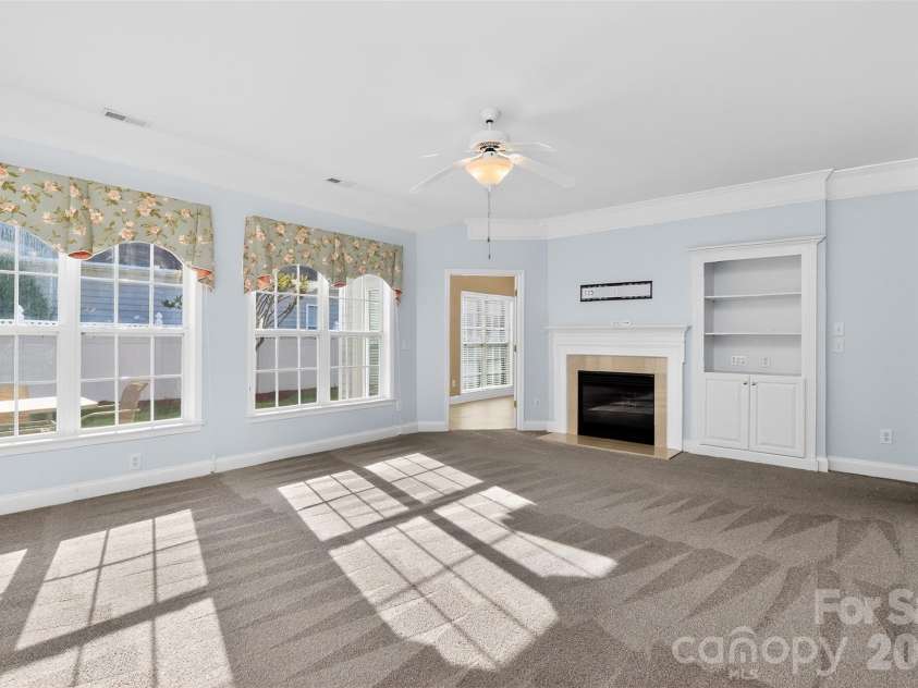 2525 Old Ashworth Lane, Concord, NC 28027.  MLS# CAR4370913, YatesRealty ID 15446. Great Room