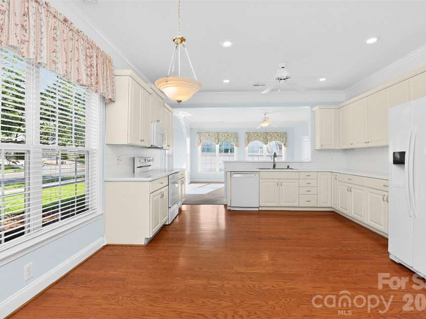 2525 Old Ashworth Lane, Concord, NC 28027.  MLS# CAR4370913, YatesRealty ID 15446. Kitchen