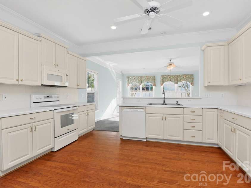 2525 Old Ashworth Lane, Concord, NC 28027.  MLS# CAR4370913, YatesRealty ID 15446. Kitchen