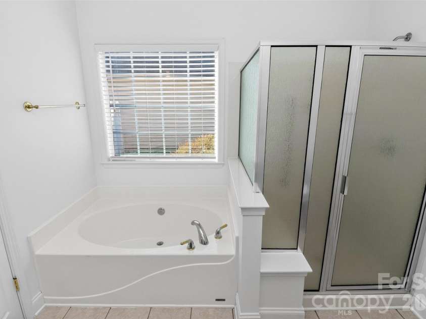 2525 Old Ashworth Lane, Concord, NC 28027.  MLS# CAR4370913, YatesRealty ID 15446. Primary Bath