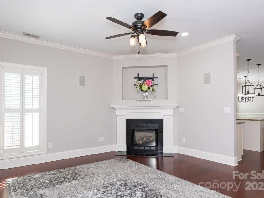 3203 Kelsey Plaza, Kannapolis, NC 28081.  MLS# CAR4152453, YatesRealty ID 15446. 