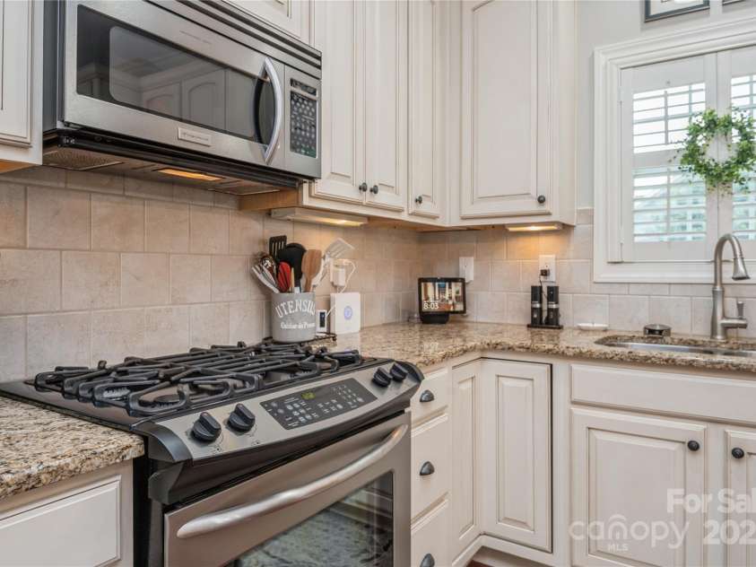 3203 Kelsey Plaza, Kannapolis, NC 28081.  MLS# CAR4152453, YatesRealty ID 15446. 