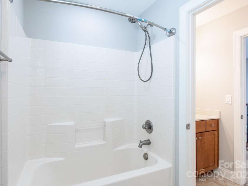 3203 Kelsey Plaza, Kannapolis, NC 28081.  MLS# CAR4152453, YatesRealty ID 15446. 