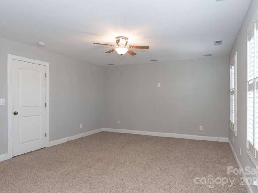 3203 Kelsey Plaza, Kannapolis, NC 28081.  MLS# CAR4152453, YatesRealty ID 15446. 