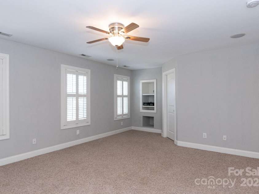 3203 Kelsey Plaza, Kannapolis, NC 28081.  MLS# CAR4152453, YatesRealty ID 15446. 
