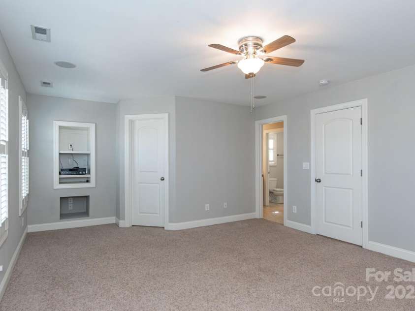 3203 Kelsey Plaza, Kannapolis, NC 28081.  MLS# CAR4152453, YatesRealty ID 15446. 