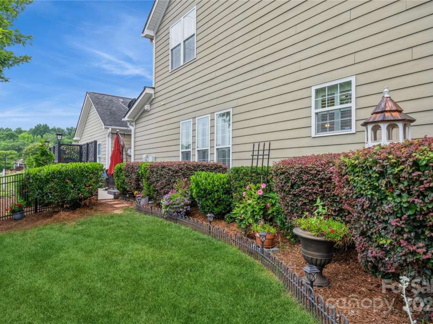 3203 Kelsey Plaza, Kannapolis, NC 28081.  MLS# CAR4152453, YatesRealty ID 15446. 