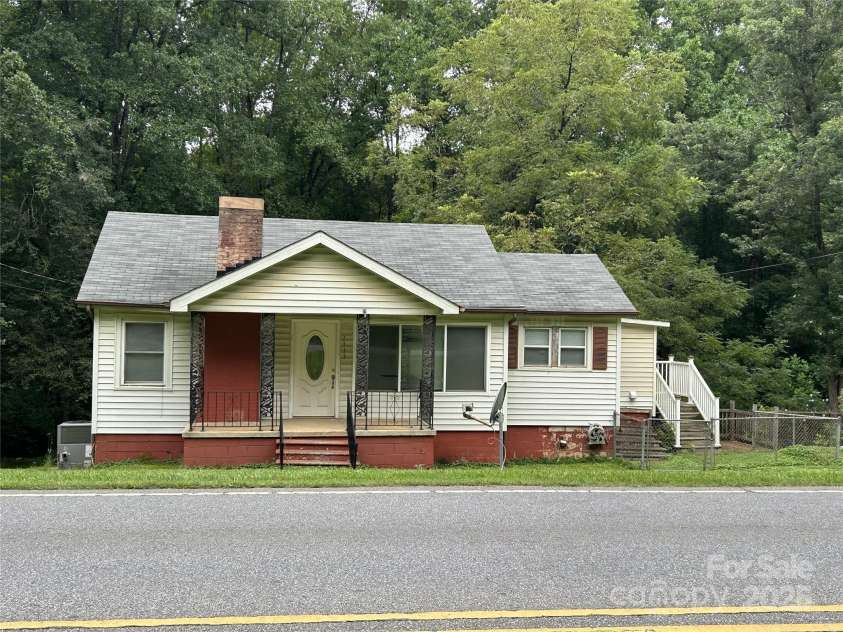 1313 Lower Dallas Hwy Highway, Dallas, NC 28034.  MLS# CAR4260317, YatesRealty ID 15447. 