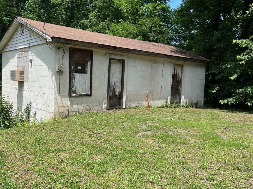 1313 Lower Dallas Hwy Highway, Dallas, NC 28034.  MLS# CAR4260317, YatesRealty ID 15447. 