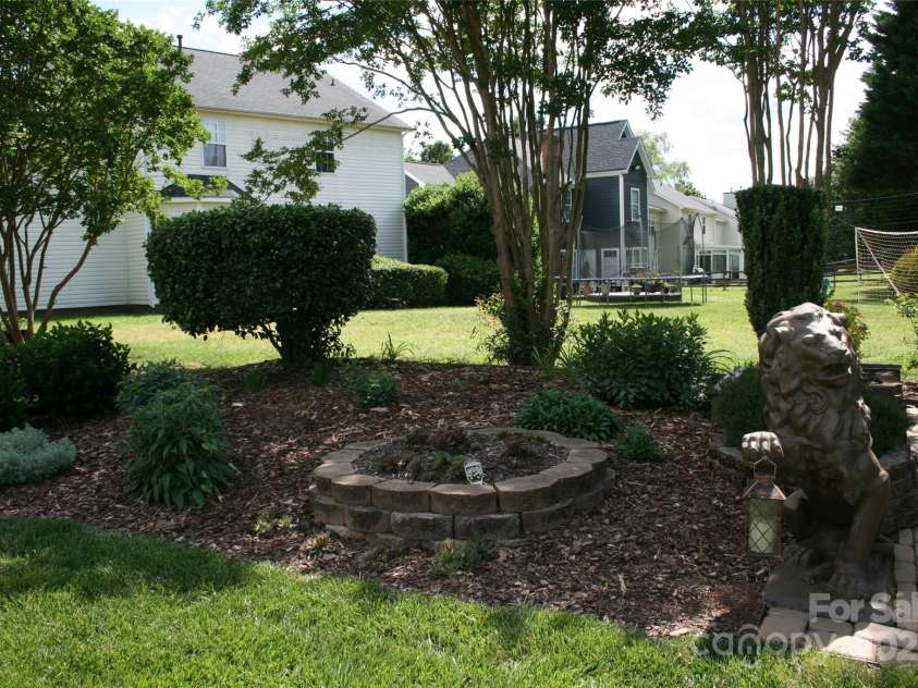 4711 Lenox Hill Place, Charlotte, NC 28269.  MLS# CAR4261268, YatesRealty ID 15448. 