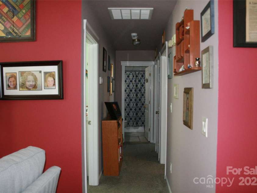 4711 Lenox Hill Place, Charlotte, NC 28269.  MLS# CAR4261268, YatesRealty ID 15448. 