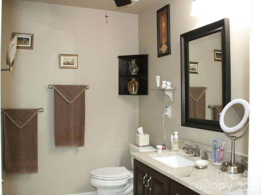 4711 Lenox Hill Place, Charlotte, NC 28269.  MLS# CAR4261268, YatesRealty ID 15448. 