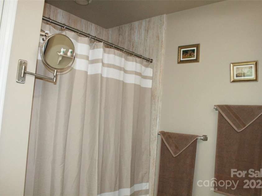 4711 Lenox Hill Place, Charlotte, NC 28269.  MLS# CAR4261268, YatesRealty ID 15448. 