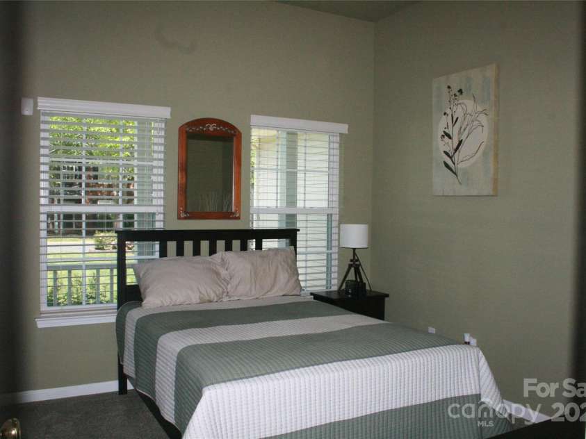 4711 Lenox Hill Place, Charlotte, NC 28269.  MLS# CAR4261268, YatesRealty ID 15448. 