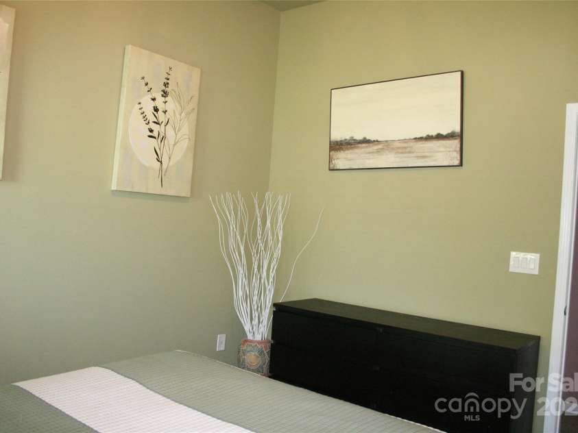 4711 Lenox Hill Place, Charlotte, NC 28269.  MLS# CAR4261268, YatesRealty ID 15448. 