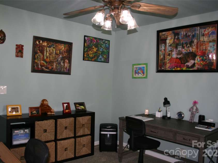 4711 Lenox Hill Place, Charlotte, NC 28269.  MLS# CAR4261268, YatesRealty ID 15448. 